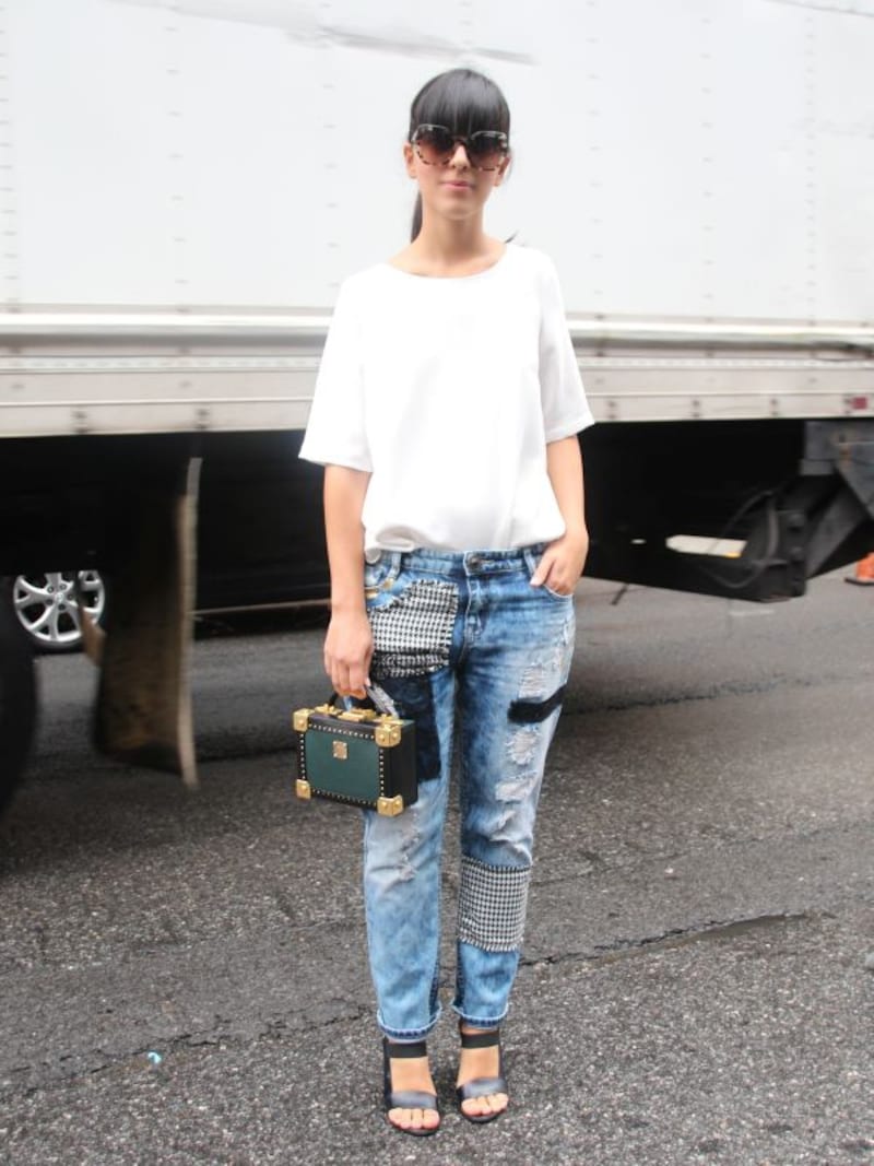 ビッグサングラスとミニバッグのバランスがユニークundefined(c)Rie Miyata