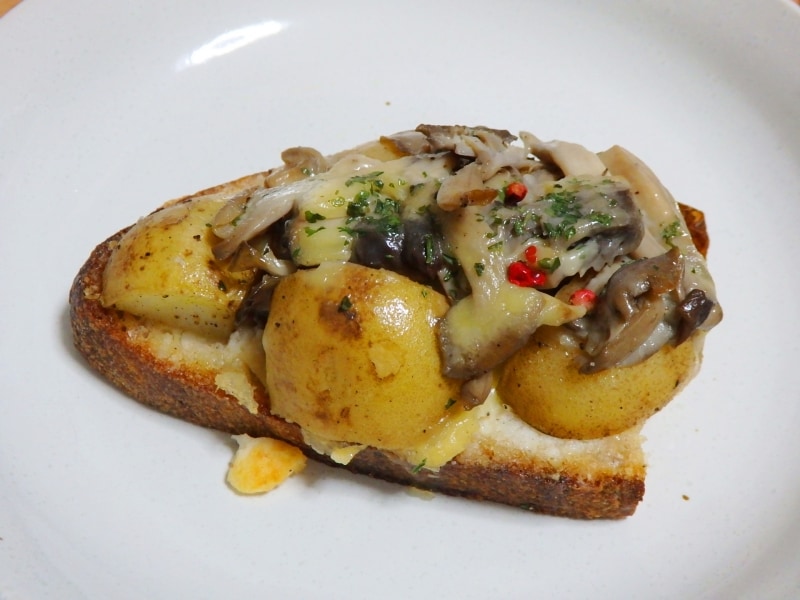 じゃがいもとキノコのタルティーヌ