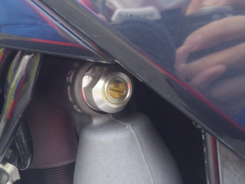 KLX250のサスペンションは調整機構付