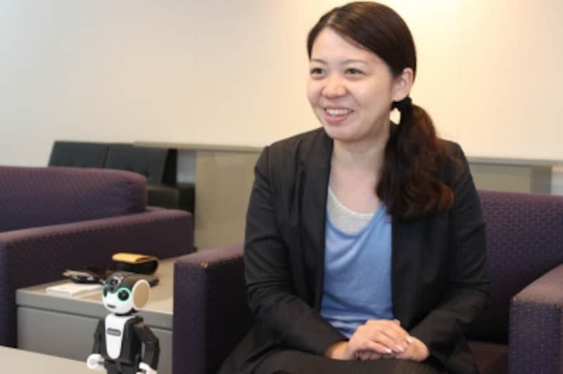 ロボホンの開発責任を努め、“ロボホンの母”とも呼ばれている景井氏。