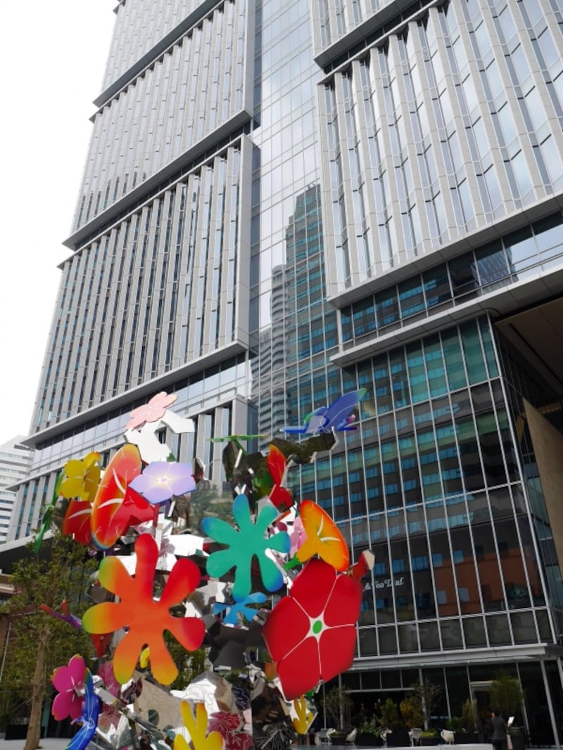 紀尾井タワーの正面にあるパブリックアート