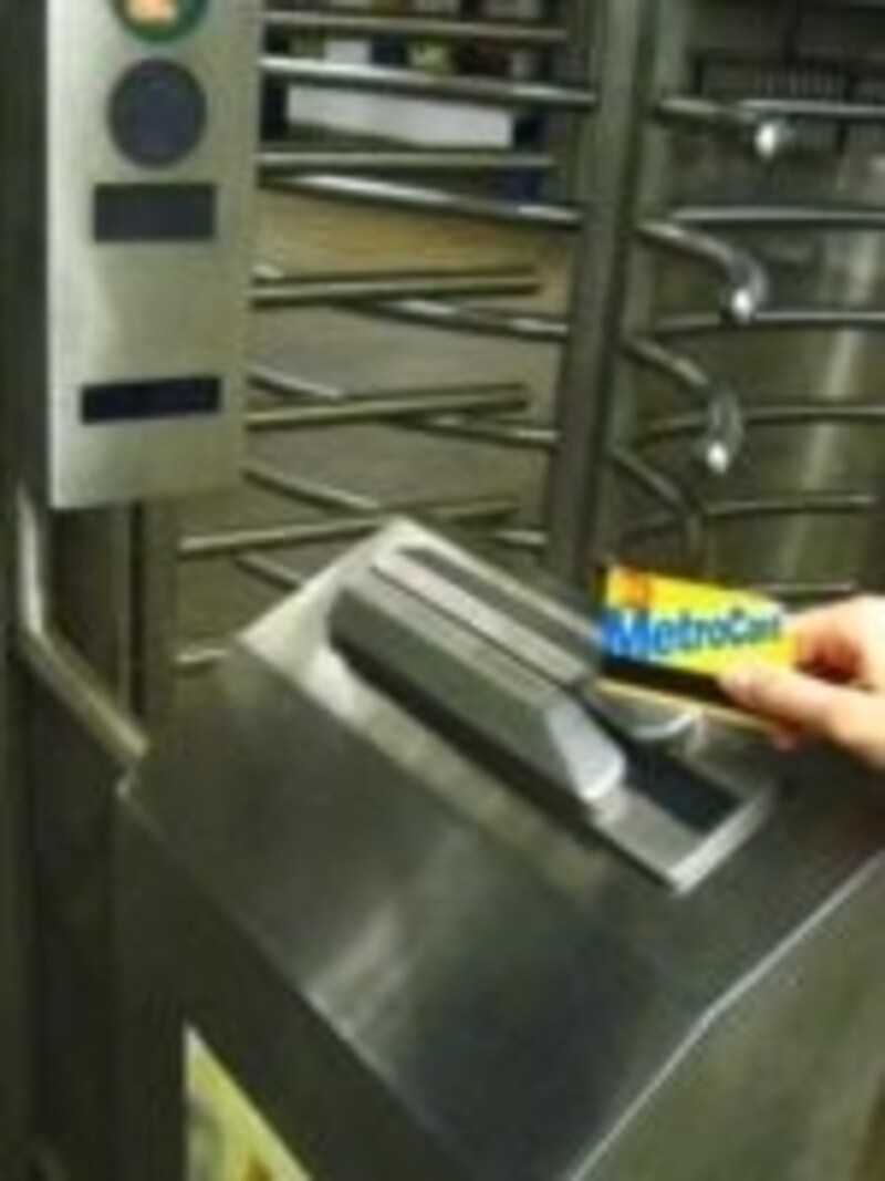 サッと読み込ませてホームへ