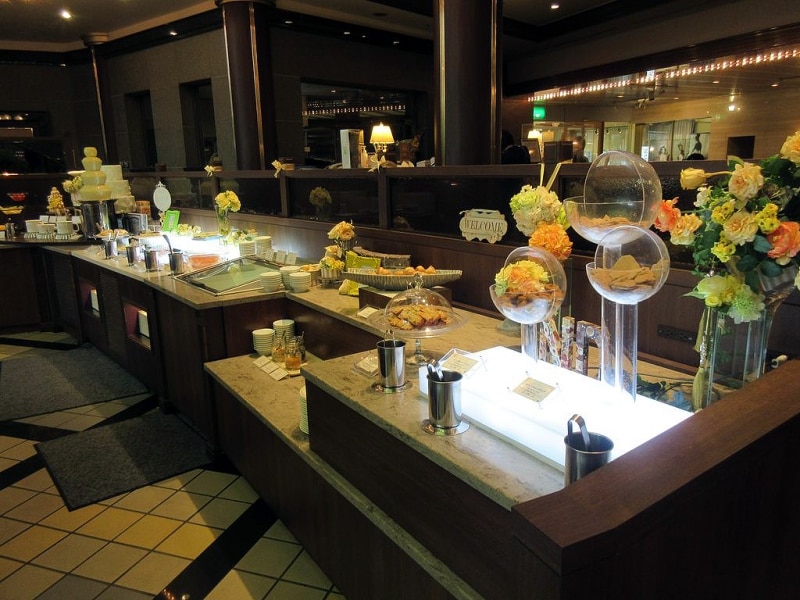 ナイト＆デイ デザートのブッフェ台