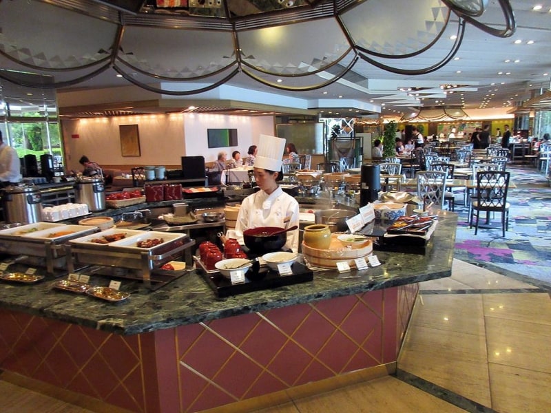 SATSUKI 奥のブッフェ台