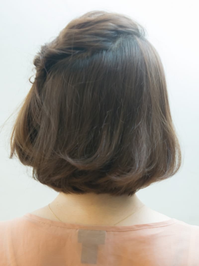 ゴムとピン1つだけでOK!簡単ねじりアレンジボブ