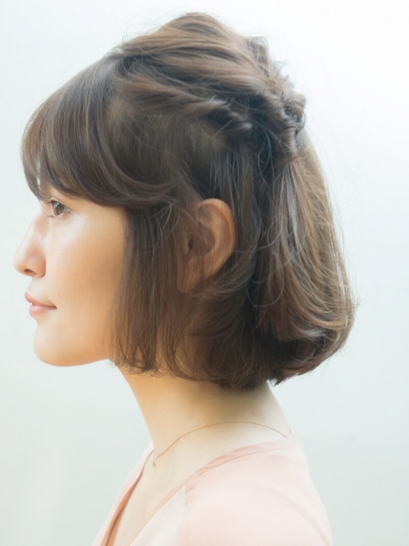 ゴムとピン1つだけでOK!簡単ねじりアレンジボブ