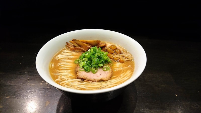 【秋田】焙煎“ごぼう”香る味噌の稲庭中華そば（秋田稲庭中華そばの会）