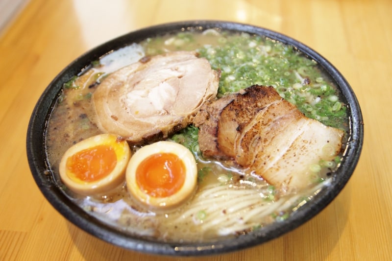 【鹿児島】鹿児島 あっさりスープのご当地豚骨ラーメン（麺屋二郎×麺屋剛）