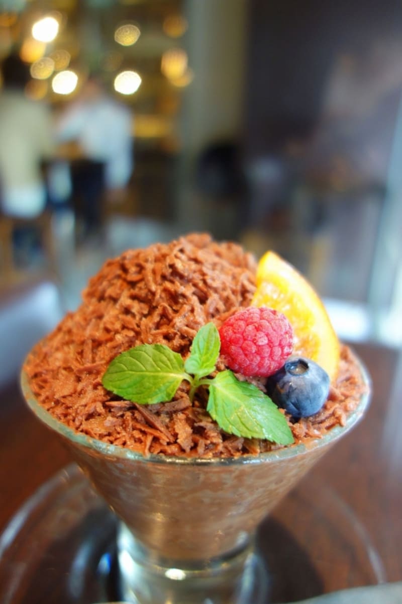 自然光が入るカウンターで