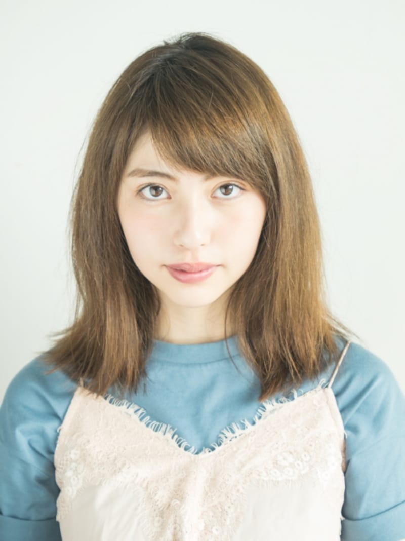 広がりやすく、鎖骨あたりでハネやすい。