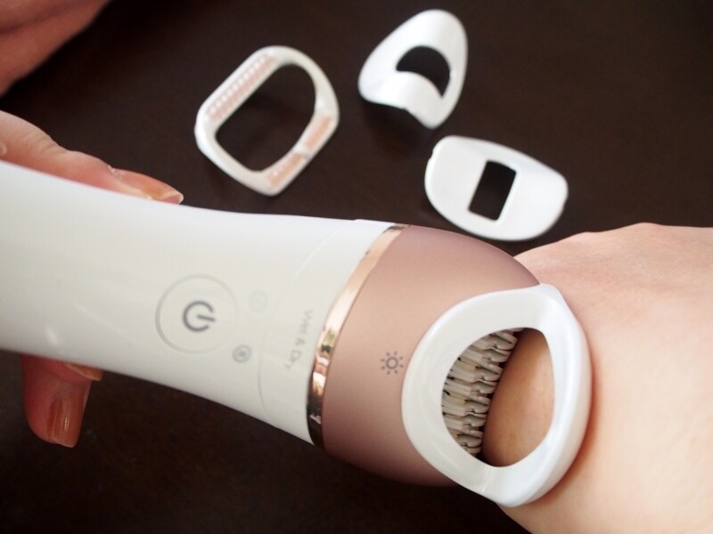 皮膚を抑えて痛みを低減させる「スキンストレッチキャップ」など豊富なアタッチメントで至れり尽くせり