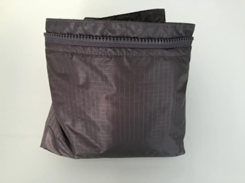 無印良品旅行グッズパラグライダー素材でできたウインドブレーカー