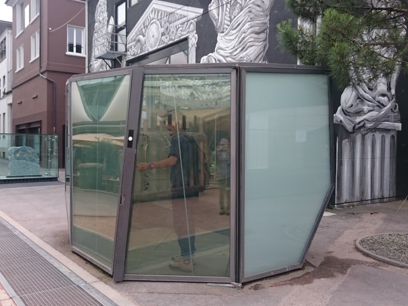 ローザンヌの透明トイレ