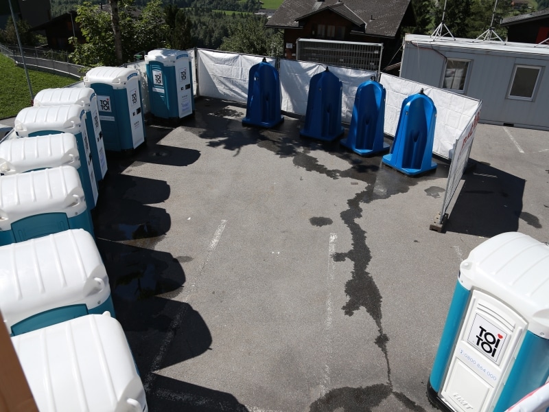 イベント会場に並ぶToi Toi