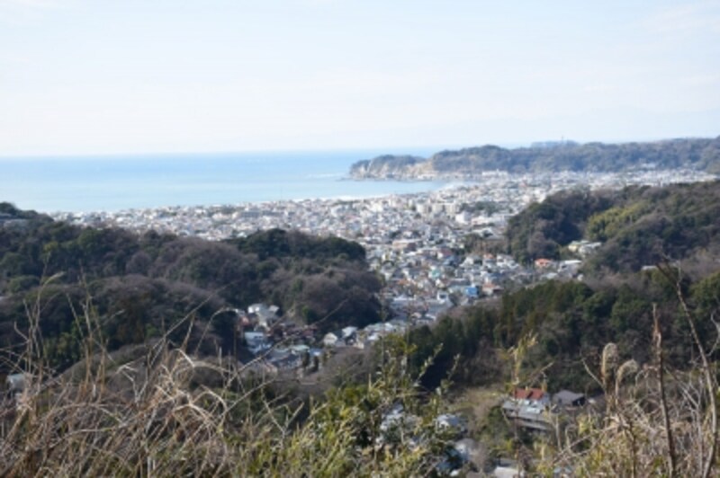 鎌倉有数の絶景を楽しめる衣張山山頂