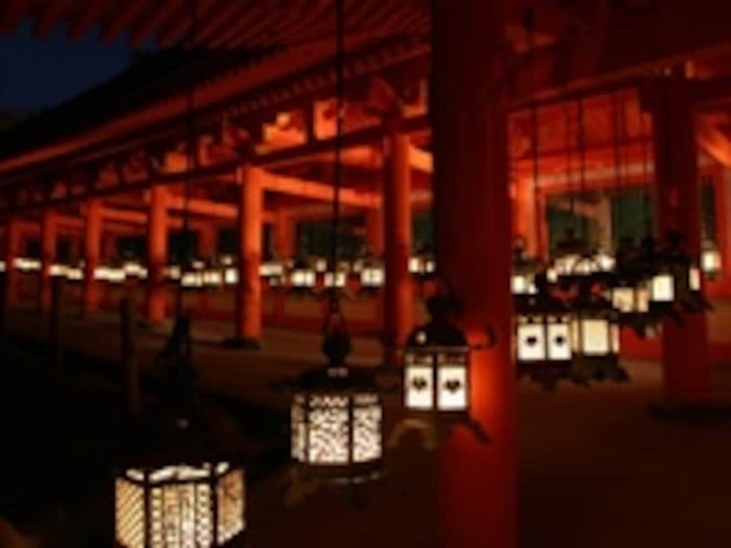 夜の春日大社がより幻想的に