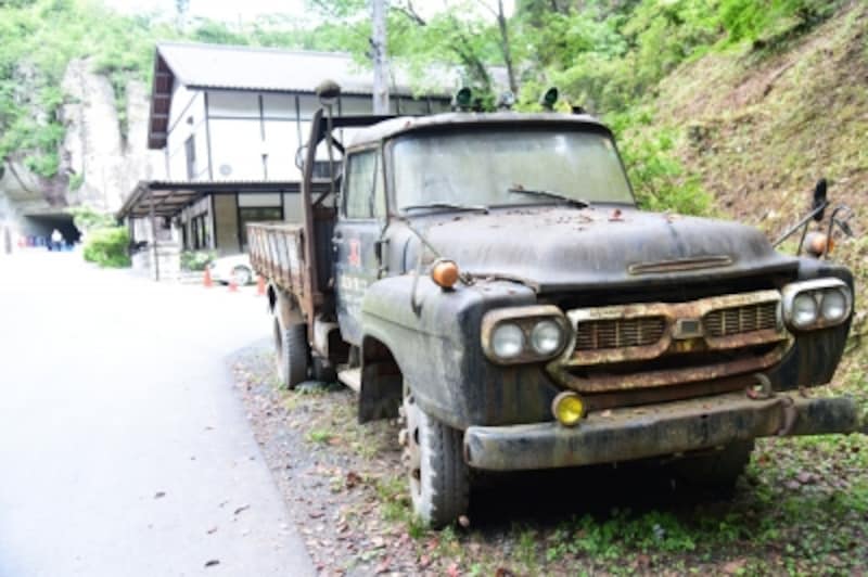 昭和を思わせる、昔懐かしいボンネットトラック