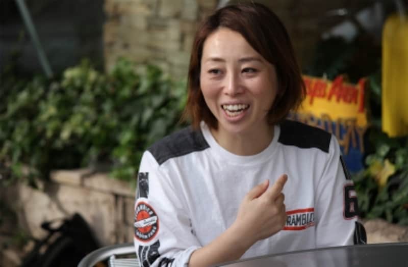 原 佐知子(はら・さちこ):栃木生まれ。大学卒業後、カナダに語学留学。その後、独四輪メーカー代理店、米アパレルブランド勤務を経てドゥカティジャパン入社。マーケティングや広報活動のサポートなどドゥカティのブランディング展開に大きく貢献している。愛車はドゥカティ・モンスター696からドゥカティ・スクランブラーSixty2へ。