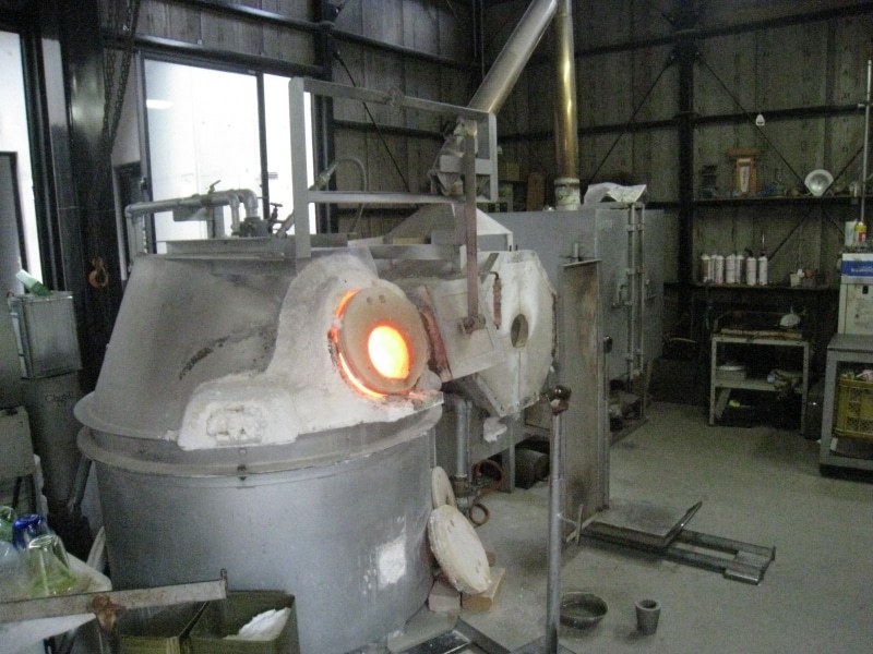 この窯でガラス製品を作るのです。