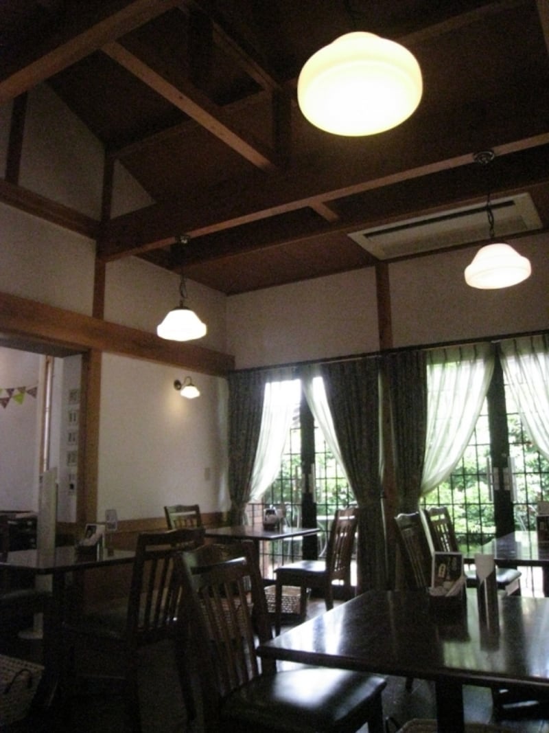 落ち着いた店内。ゆっくり会話を楽しめる。