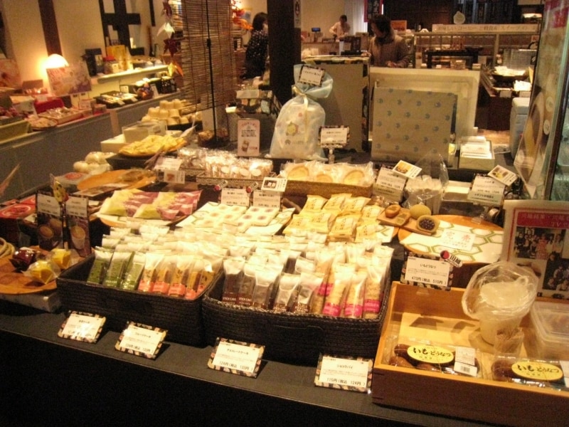 菓子も一つずつから購入可能。いろんな種類をたくさん買いたい。