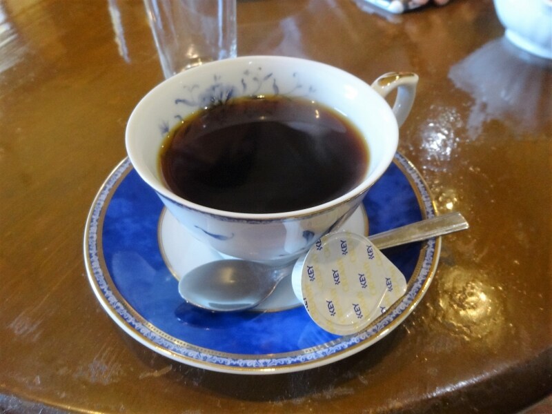 暑いときには熱いコーヒー