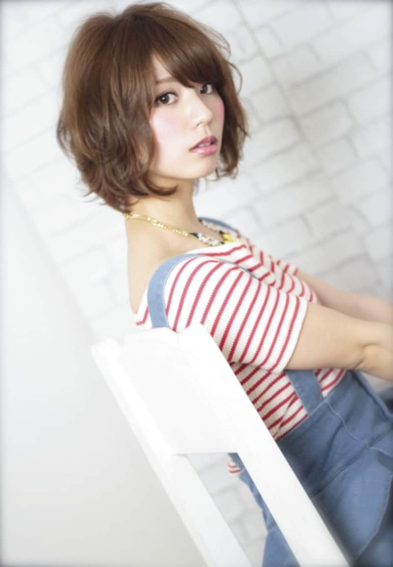 無造作ウェーブのゆるカジュショートボブ