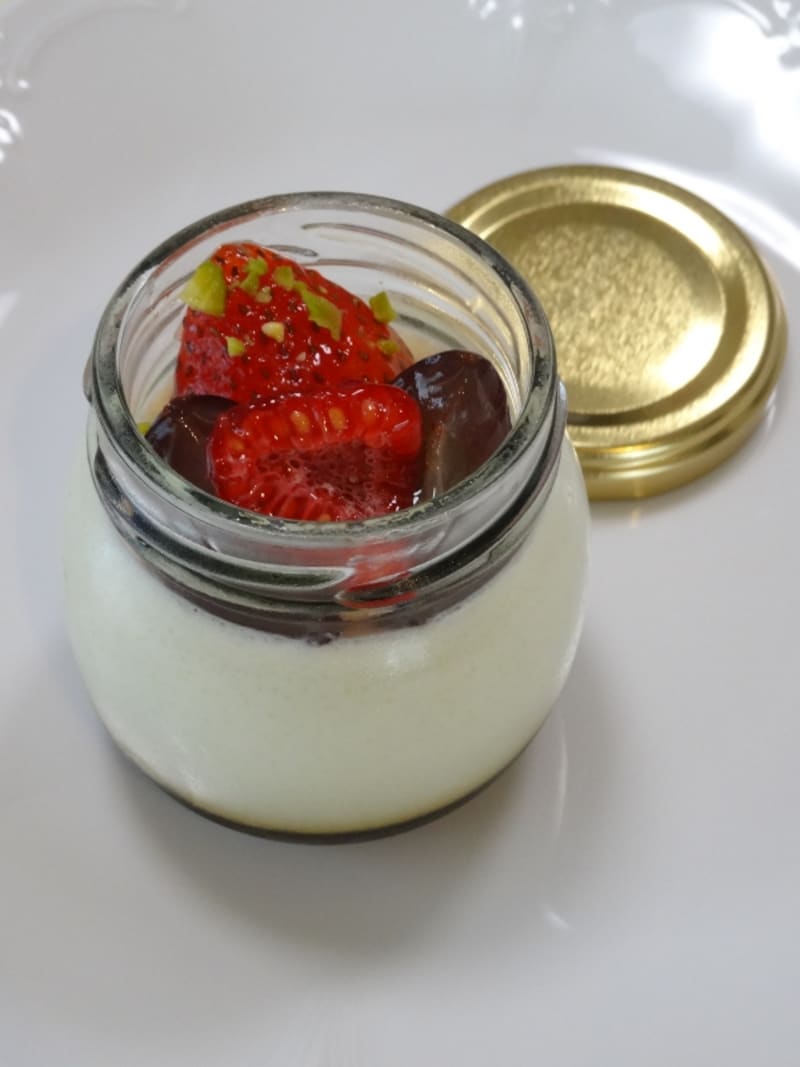 「ラトリエ モトゾー」の「パンナコッタ アル バルサミコ」（税別430円）