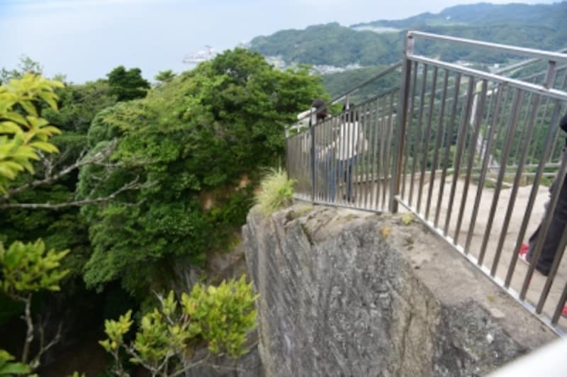 展望台からは海も一望できる。怖いけど、素晴らしい絶景スポットなのだ
