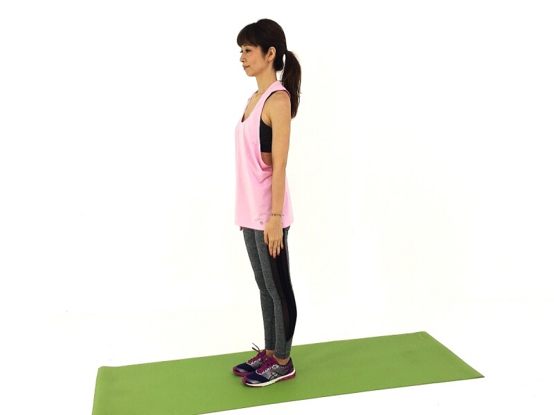 バックエクササイズ1undefinedくるぶし→膝横→大転子→肩→耳ラインを一直線に!