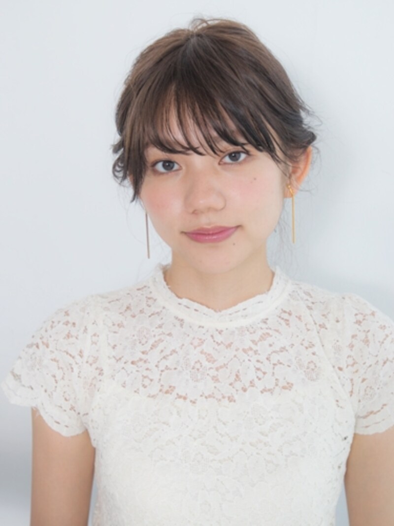 すっきり上品な低めのおだんごヘア