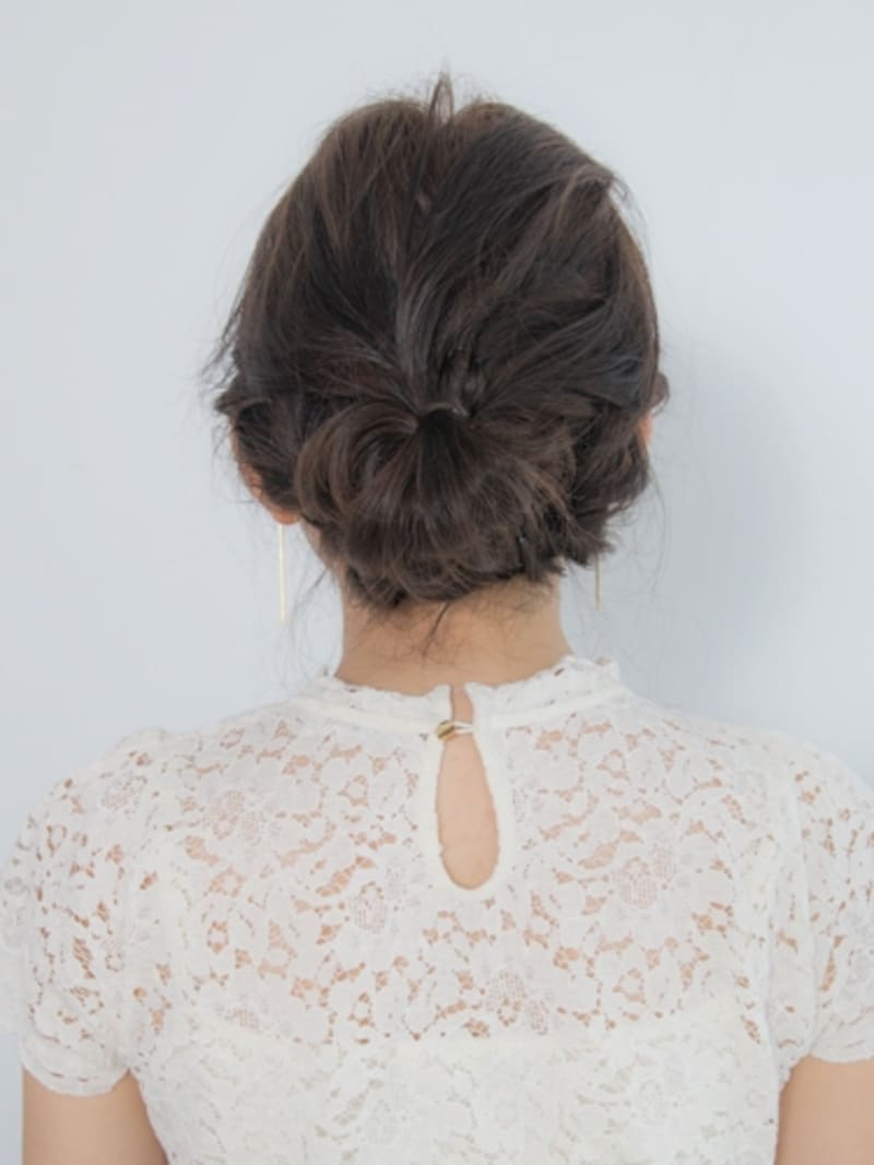 すっきり上品な低めのおだんごヘア