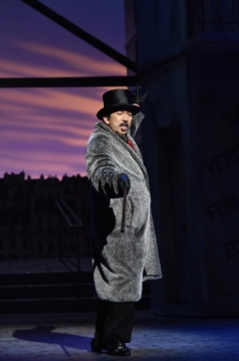 『壁抜け男』2016年公演より。撮影：阿部章仁