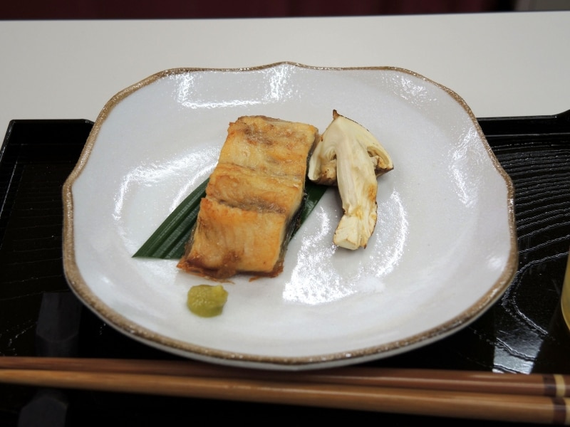 うなぎの白焼きと、松茸の焼き物もグリエなら簡単に美味しく出来上がる