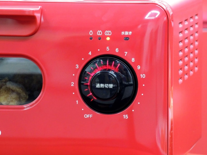 つまみの中心を押すとパワー設定、ダイヤルを回してタイマー設定ができる