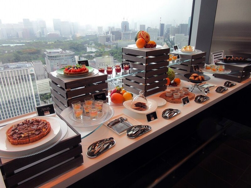 デザートのブッフェ台