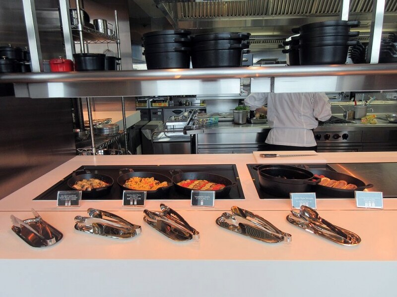 温菜のブッフェ台