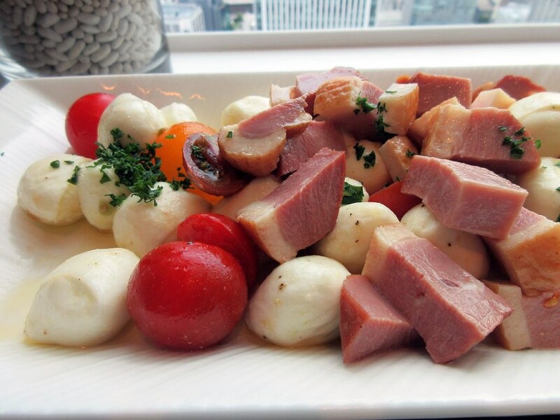 鴨のスモーク モッツァレラとトマトのサラダ