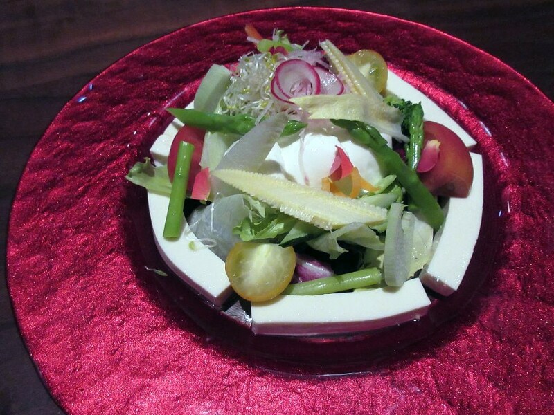 ブラッディーナチーズと豆腐のサラダ／梅ドレッシング