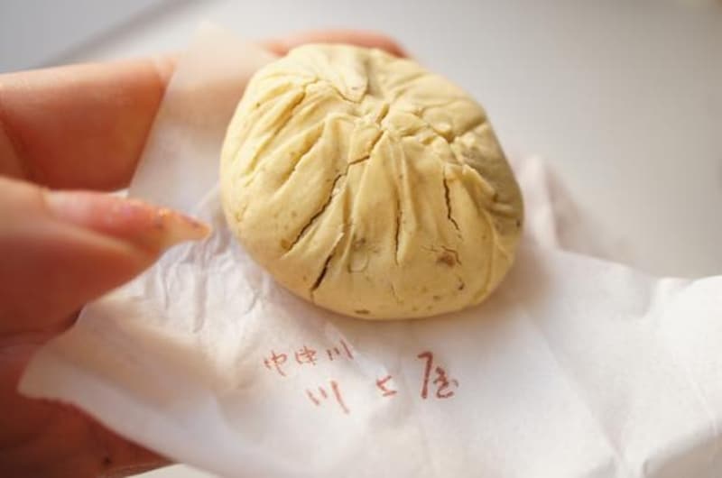 川上屋の栗きんとん。なめらかで、口に入れた瞬間からスッと一直線に溶けるよう