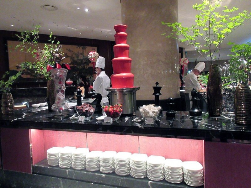 アイランド型のブッフェ台