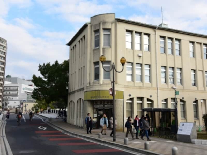 旧「大正屋呉服店」の建物。現在はレストハウスに使用されている