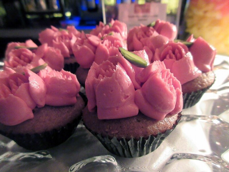 ラズベリークリーム ピスタチオカップケーキ