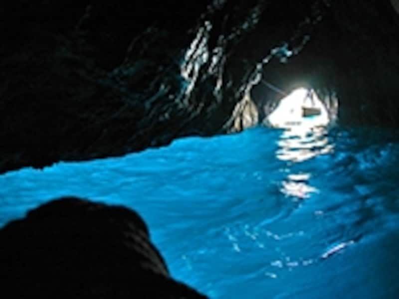 カプリ島の青の洞窟