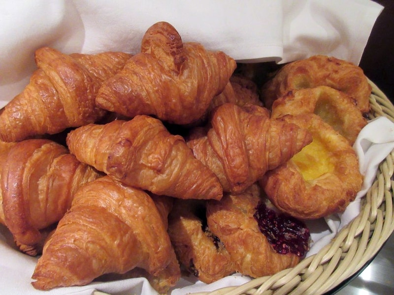 AOPイズニーバタークロワッサン