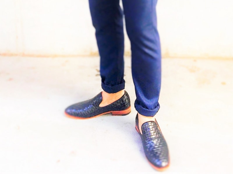 素足履きに見えるスリッポンシューズ