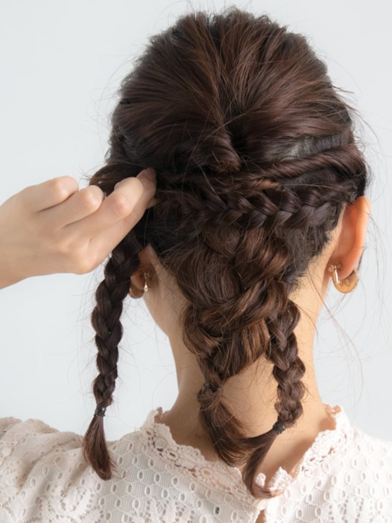 三つ編みがたるまないようにすると、キレイに仕上がる