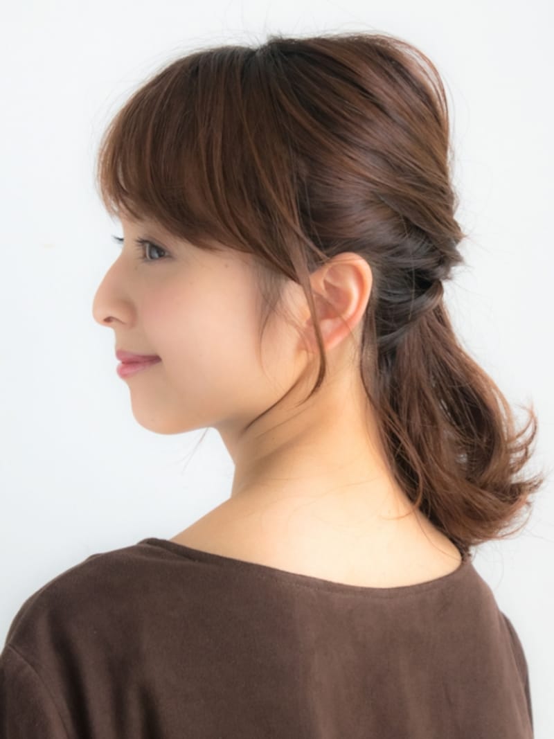 伸ばしかけヘアをおしゃれに乗り切る簡単ハーフアップ