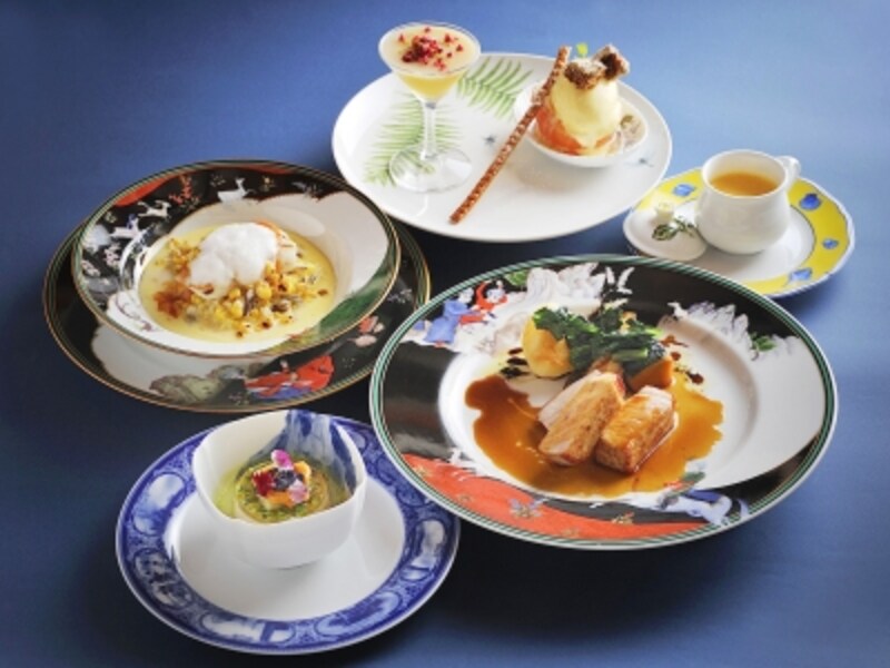 1階メインダイニングで提供される日替わりランチ「山手コース(3800円)」。全4品(オードブル1品、魚料理、肉料理、デザート、カフェ)※2016年10月末までの平日に限り「開業35周年特別価格3500円」で提供、税サ料<10%>別(画像提供:霧笛楼)