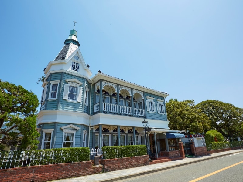 山手のシンボル「山手十番館」。明治100年を記念し、明治の洋館を模したデザインになっています(画像提供:山手十番館)